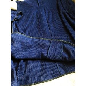 onetheland Sweaters - ❤️ 3 items for $20❤️ V-Neck Blue Sweater 🎀 onetheland Sweaters - ❤️ 3 items for $20❤️ V-Neck Blue Sweater 🎀